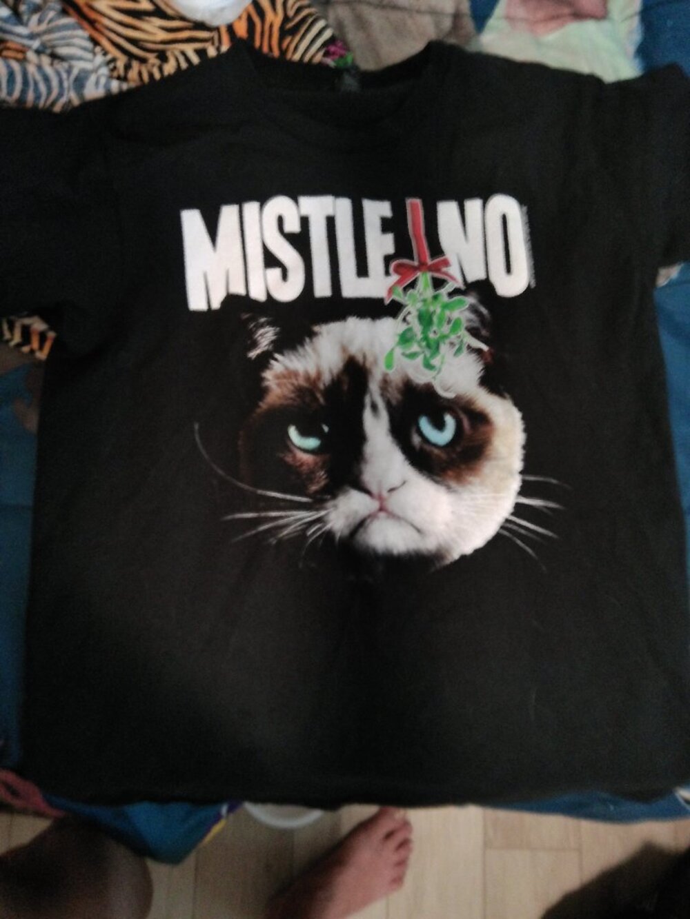Mens Medium Grumpy Xmas Cat T Shirt-Good Condition-No Tags